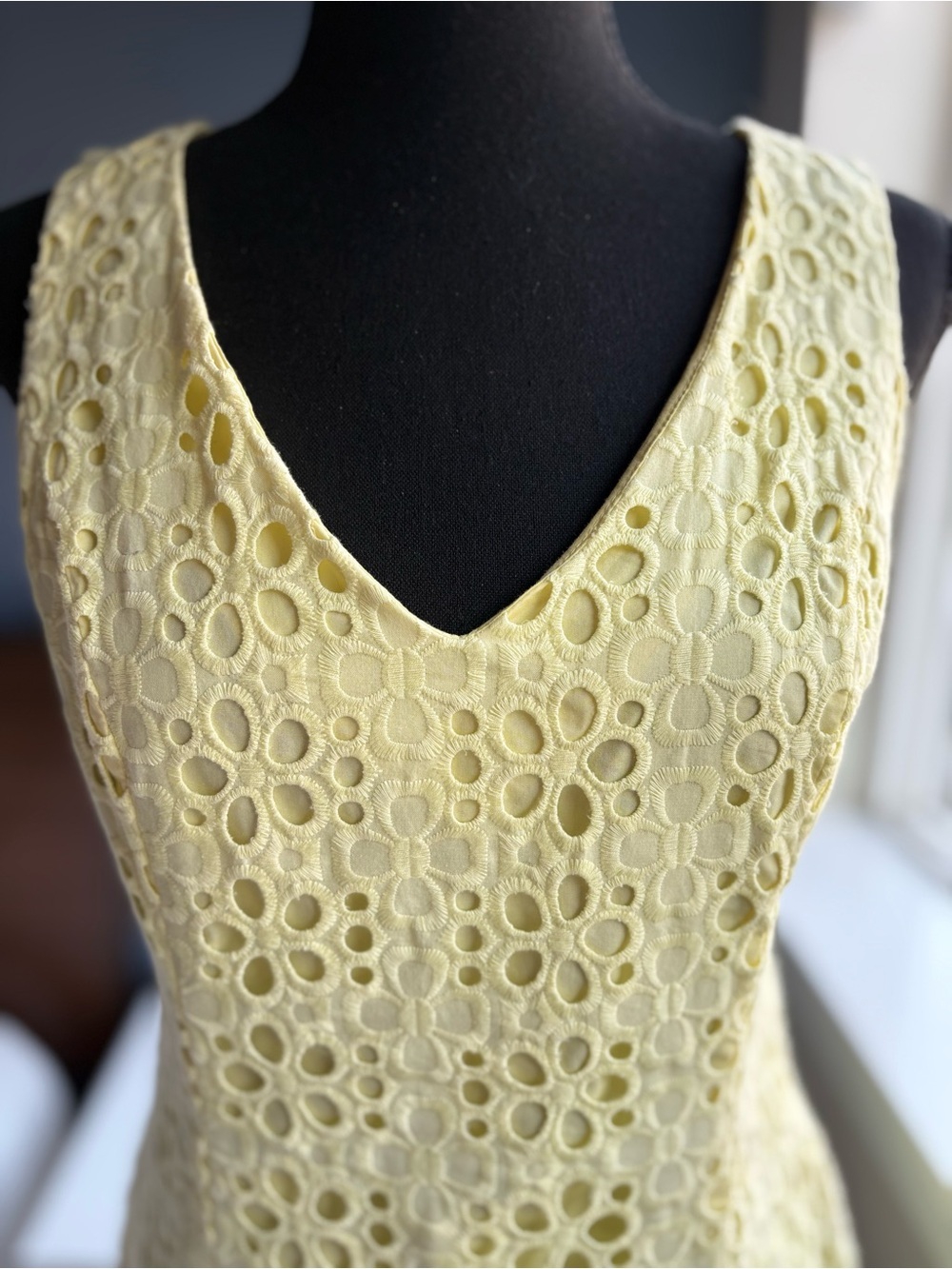 Tommy Hilfiger Butter Yellow Eyelet V-Neck Sleeveless Mini Dress - Picture 13 of 17